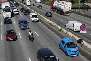 Partnerská hádka na francouzské dálnici. Řidič nechal společnici za plného provozu u svodidla a ujel - Novinky